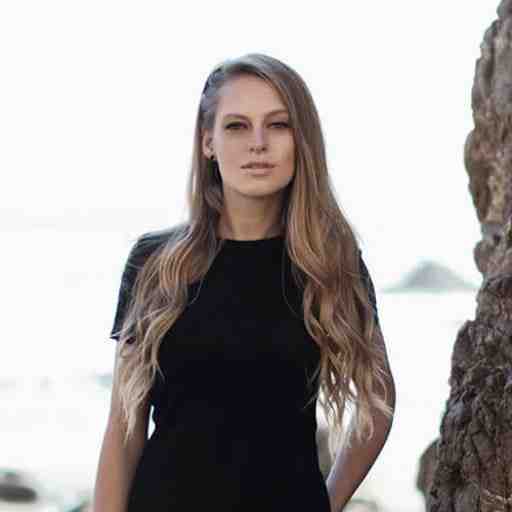 Nora En Pure